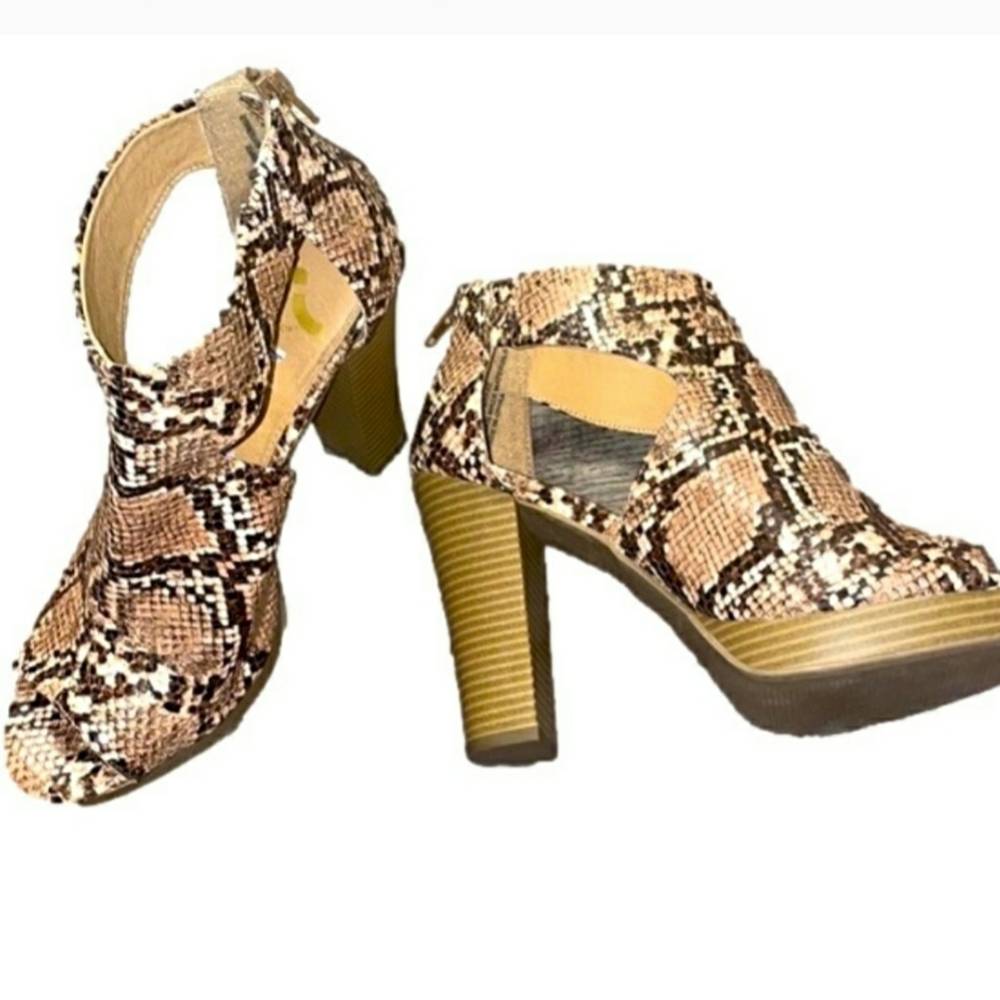 Report Embellished Snake Print Platform Heels sz 7